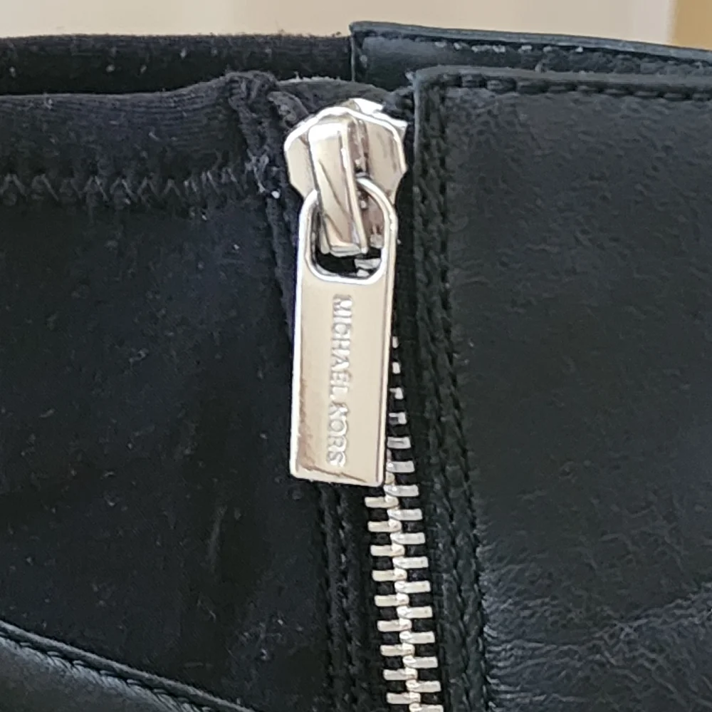 Michael Kors Black Wedge Bootie Size 8.New Condition - Picture 7 of 7